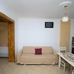 Shuli's Apartman *