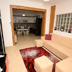 Apartman Shuli's